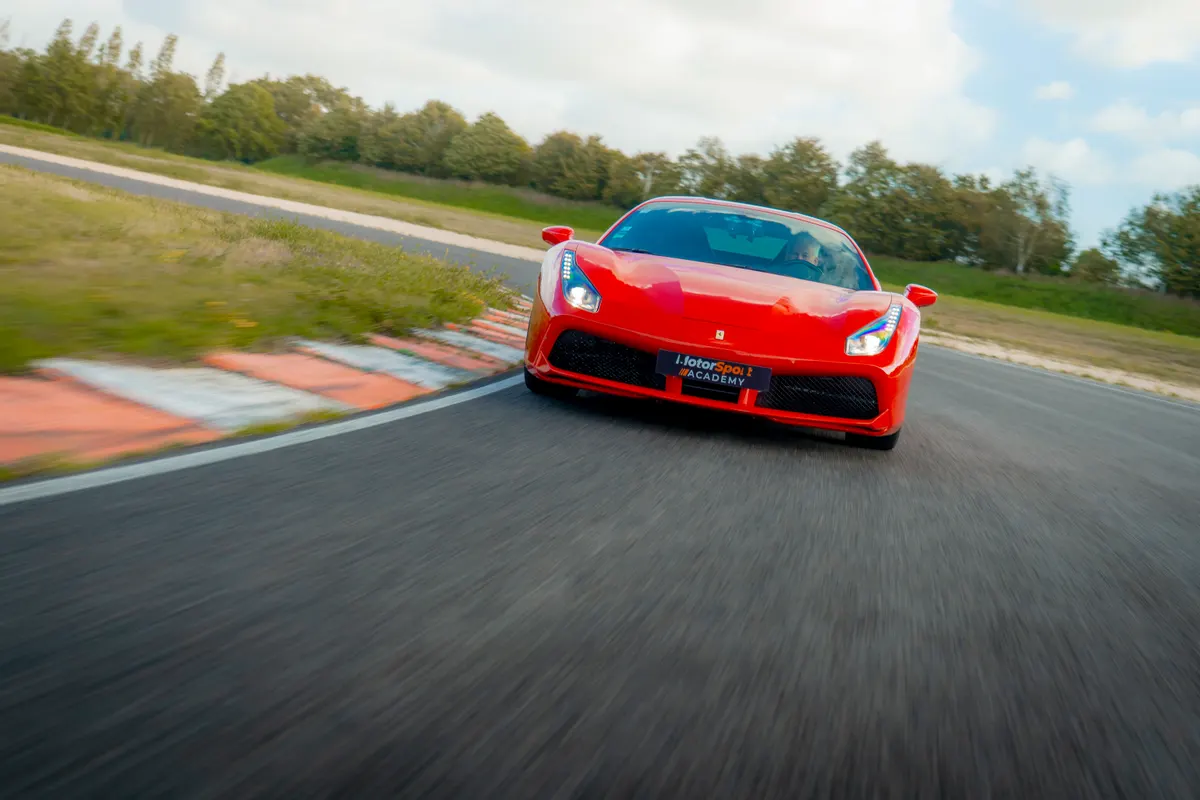 Ferrari 488 GTB sur circuit