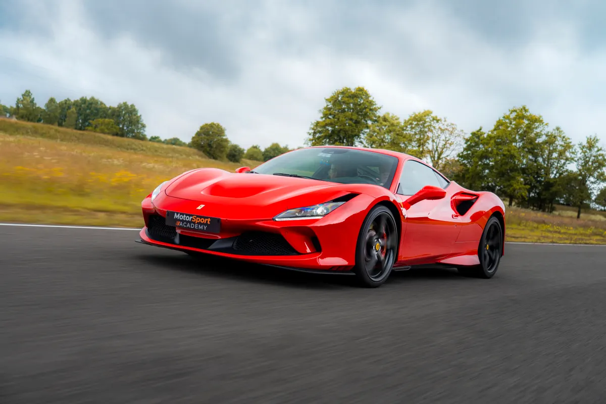 Ferrari F8 Tributo sur circuit