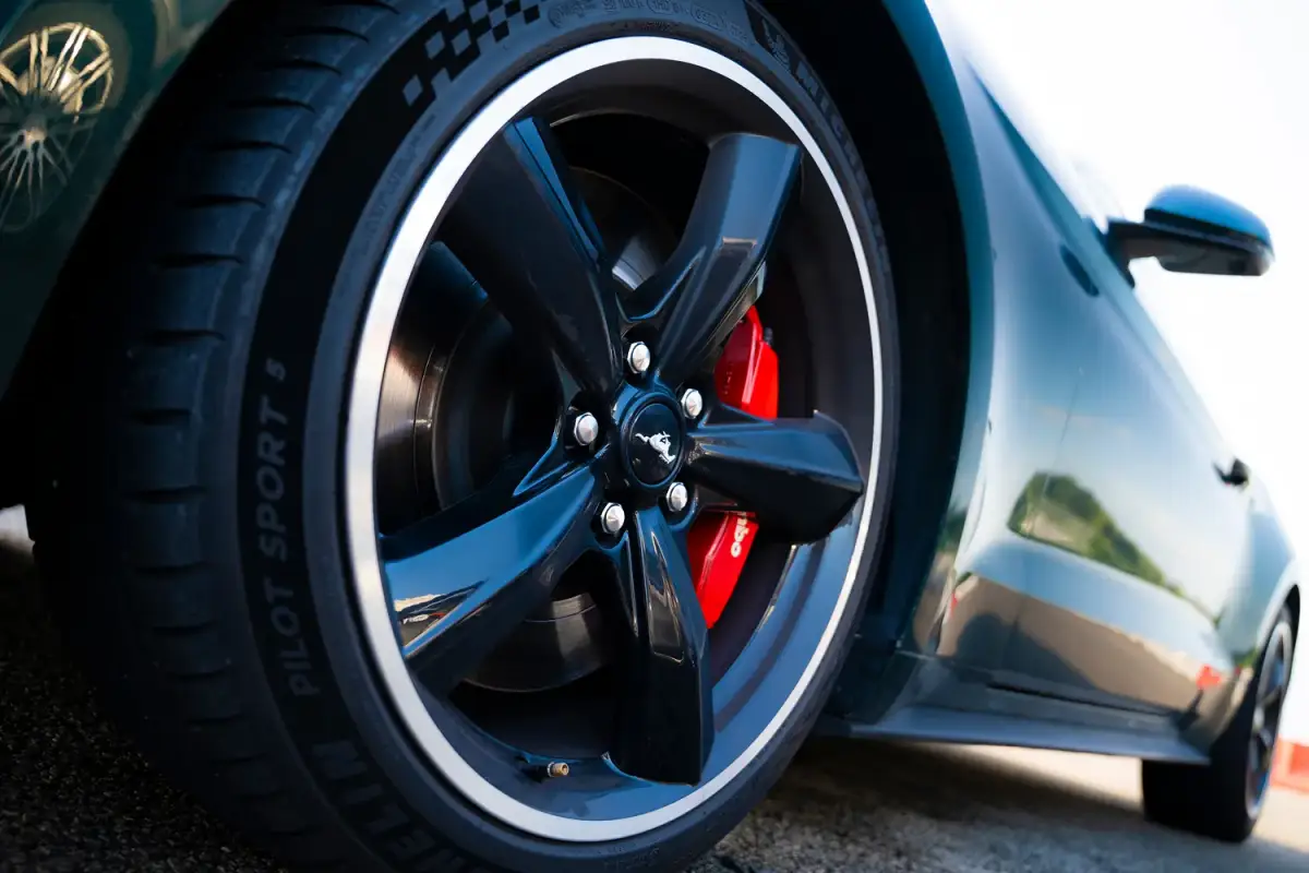 Ford Mustang Bullitt sur circuit