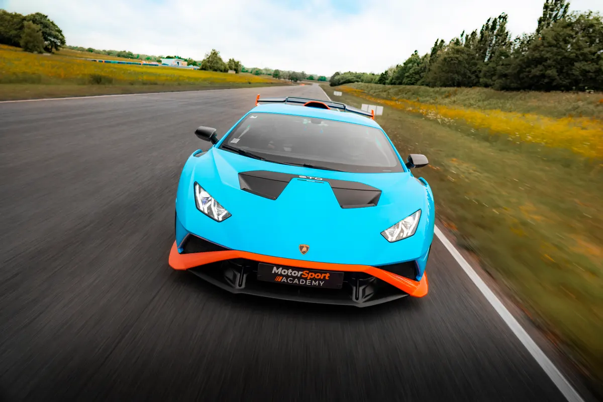 Lamborghini Huracán STO sur circuit