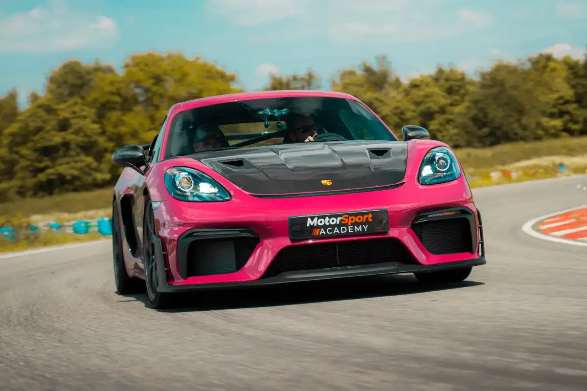Porsche 718 Cayman GT4 RS sur circuit