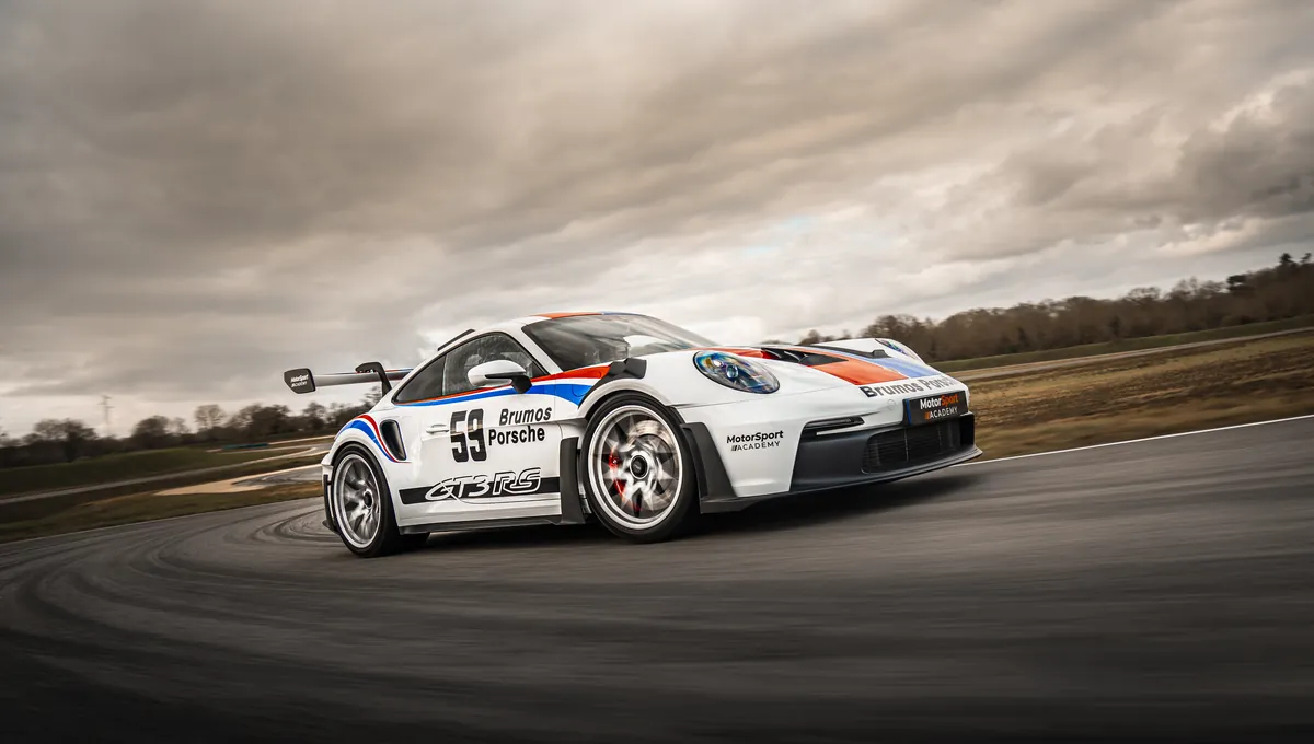 Porsche 992 GT3 RS sur circuit