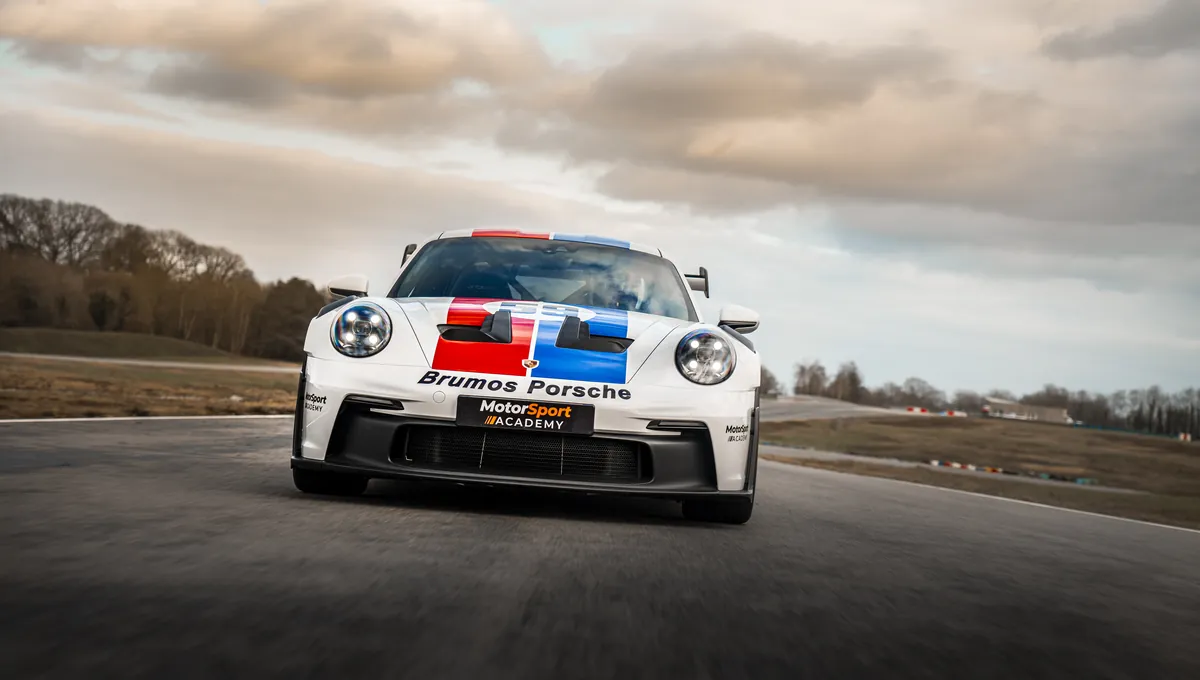 Porsche 992 GT3 RS sur circuit