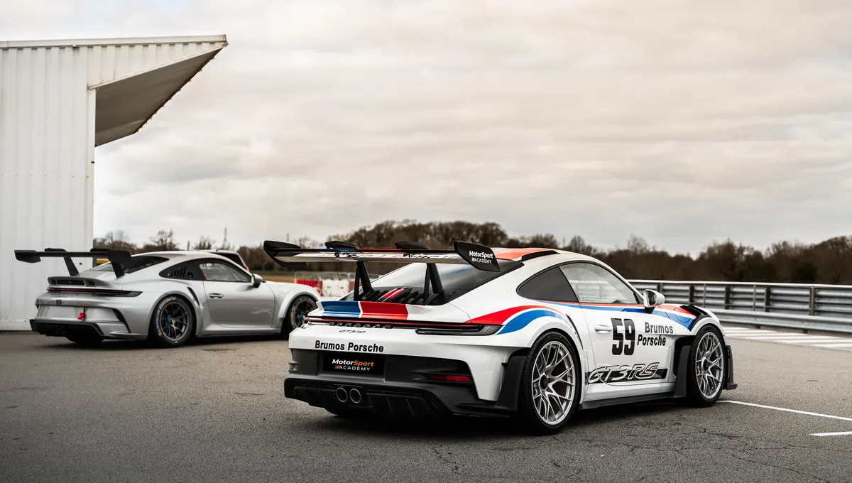 Porsche 992 GT3 RS sur circuit