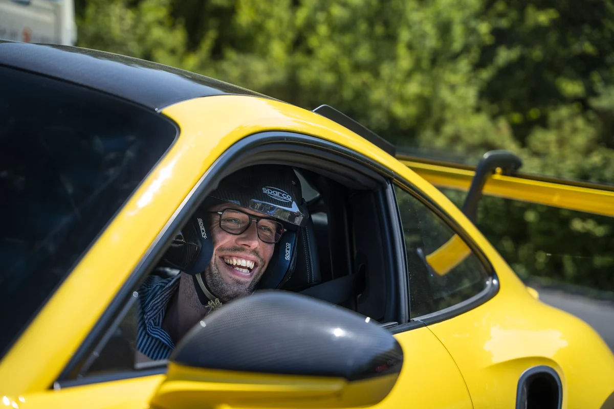 Un client de Motorsport Academy et la Porsche 992 GT3 RS