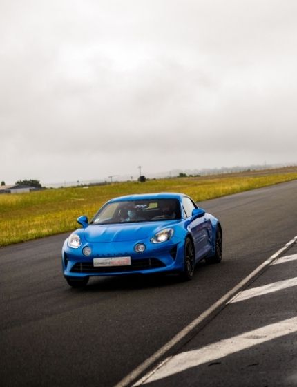 Alpine A110 R sur circuit - box pilotage